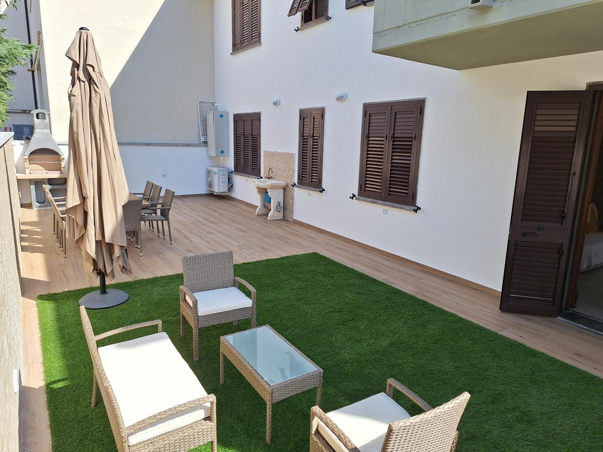 Dd House Family Holiday Apartment Cecina  Exteriér fotografie